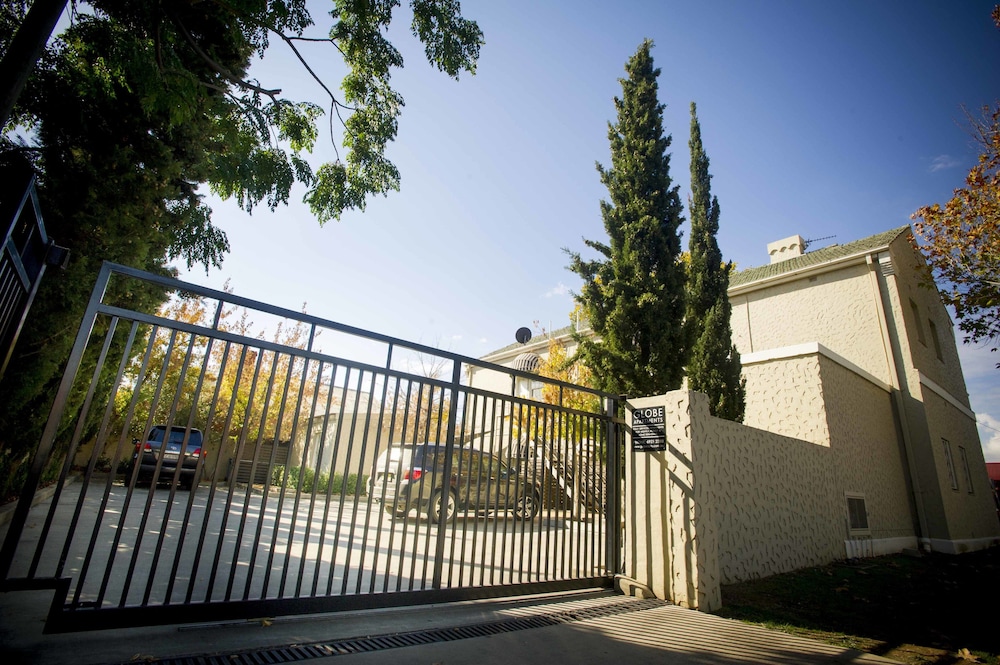 Globe Apartments