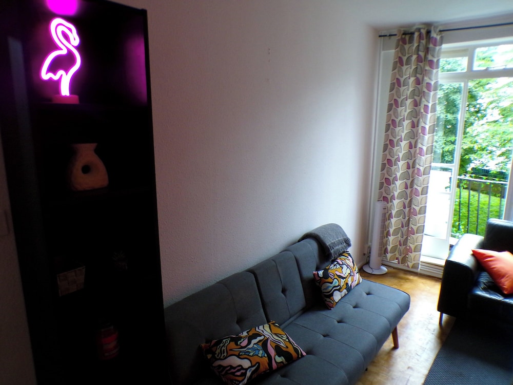 Apartmentsleeps7-paddington-balcony-bbq-ac