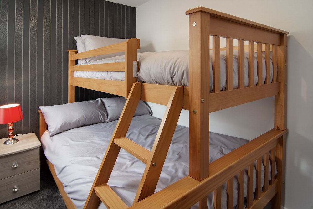 2 Bedrooms Sleeps 7 Near Top Blackpool Attractions view 5