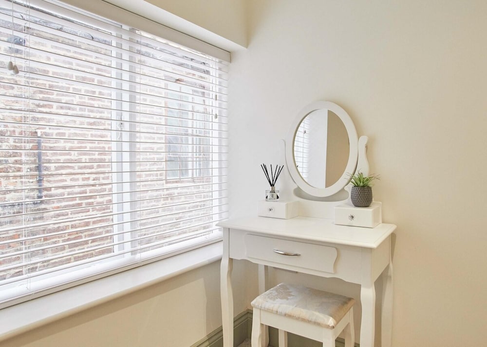 Host Stay Threadneedle Cottage