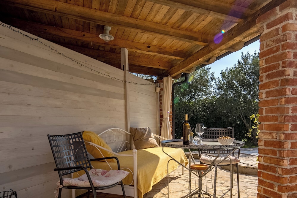 Tiny House With Private Pool Kostrena