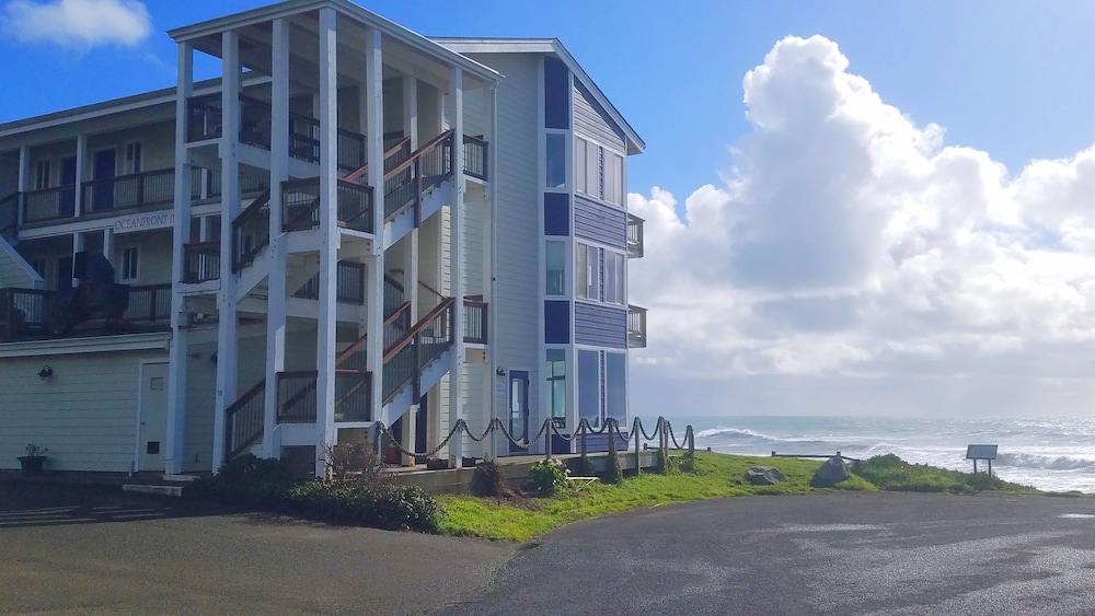 Oceanfront Inn at Shelter Cove