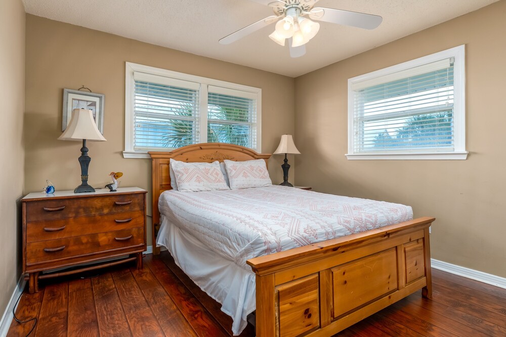 Bay Side Believer - 853 Desoto Unit A 3 Bedroom Home by RedAwning view 4