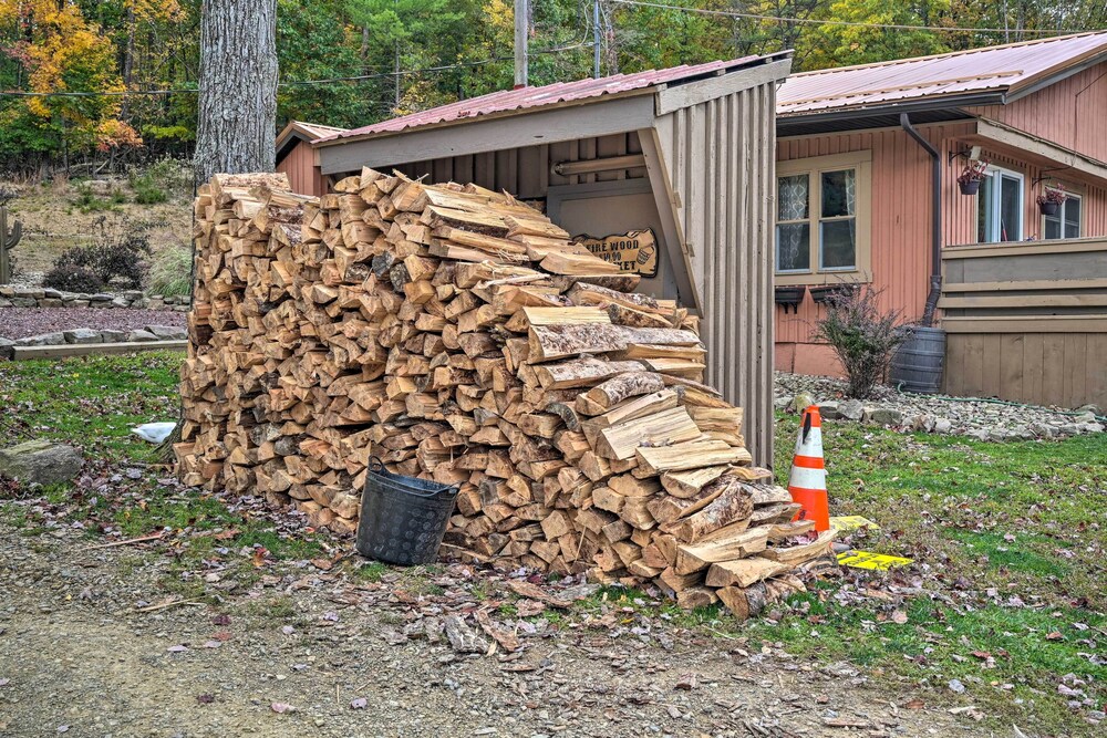 1 Mi to Raystown Lake: 'wyatt Earp Cabin' w/ Deck! view 5