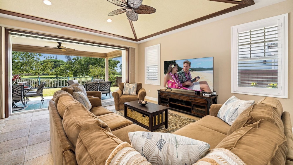 Private Yard and Outdoor Area - AC & Shared Pool - Golf Views - Vrkcv