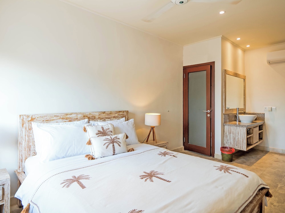 Soleia Surf Camp