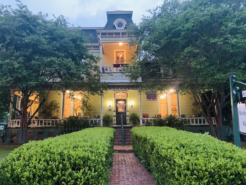 Columbus Vacations - Rothschild-Pound House Inn - Property Image 1