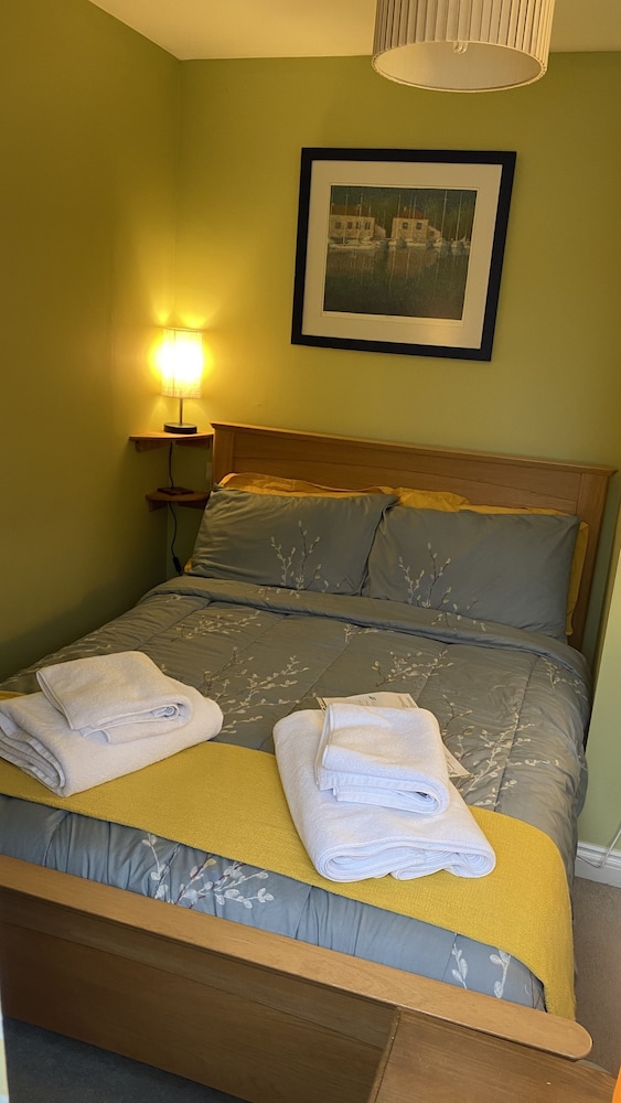 Private Annex, Parking, Wifi, 2mins to J48 A1 M1 view 2