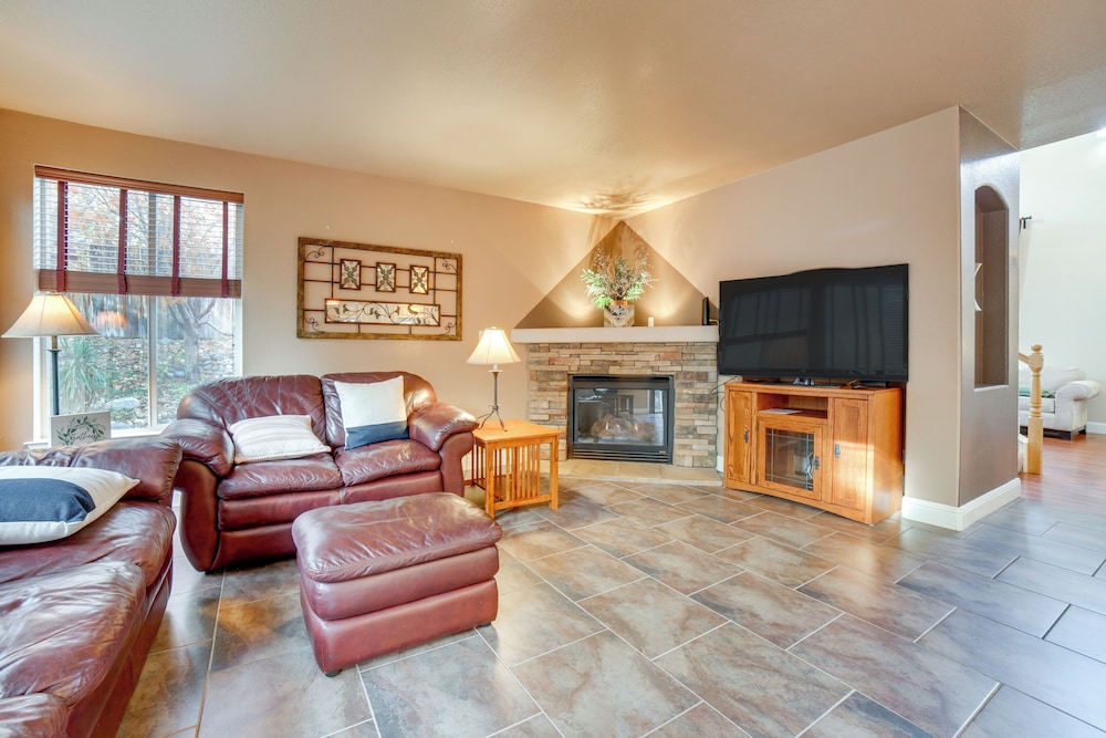 Ski Getaway w/ Hot Tub: Reno Home By Attractions