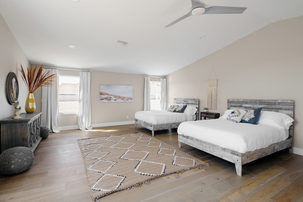 Majestic Mountain Mansion-heated Pool-guest House