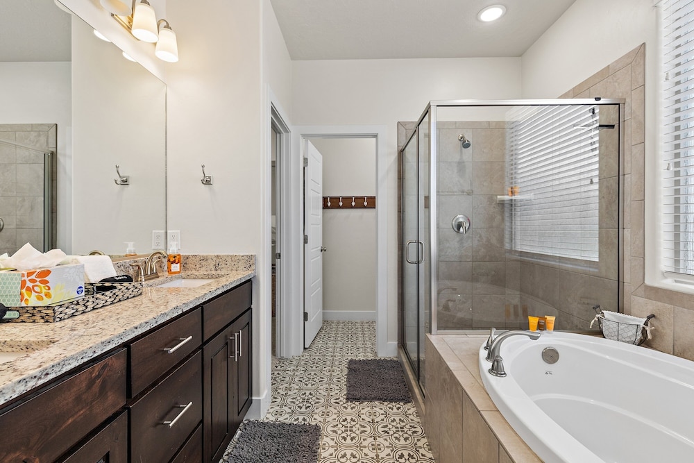 Above Parr - Pet Friendly! 5 Bedroom Home