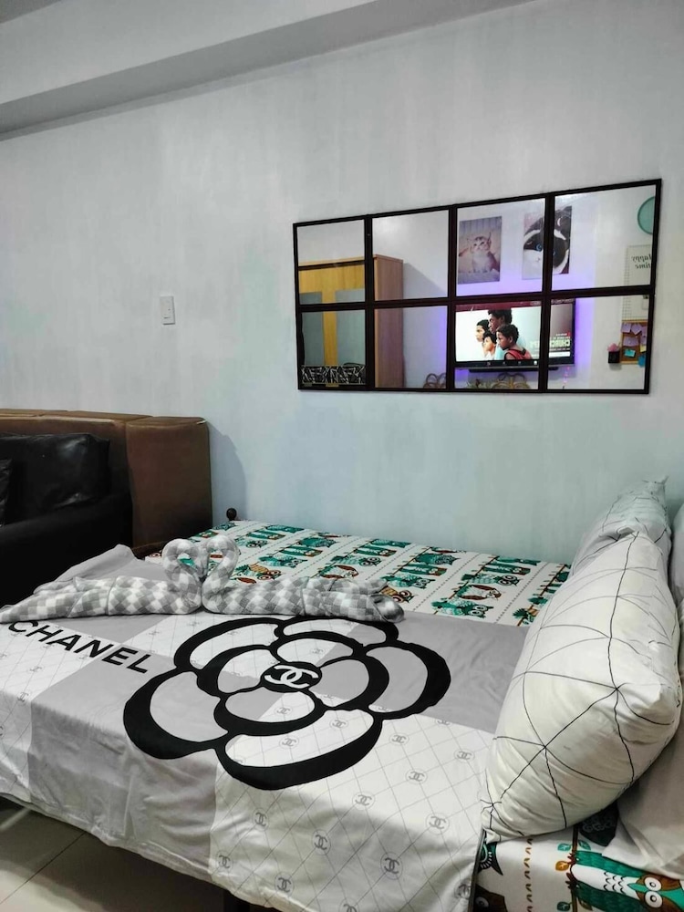 Luxurious Condo in Quezon City With Private Pool and City Views