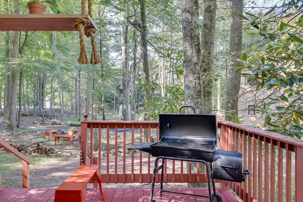 Tobyhanna Vacation Rental w/ Pool Access! view 5