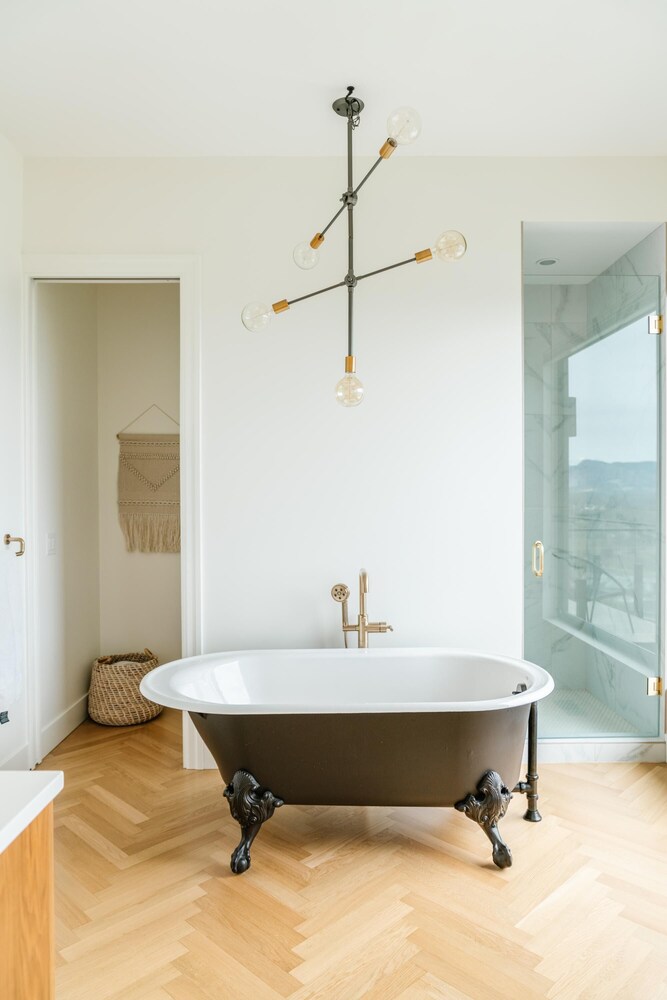 Salt w Pool Sauna Lake View Upper Mission Lux