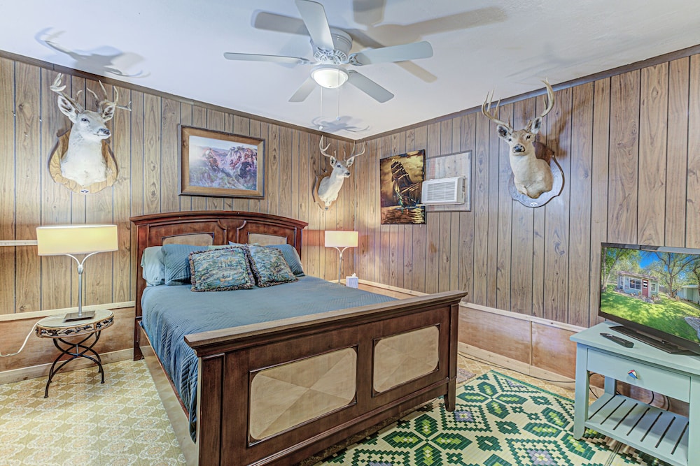 Kingsland Duo 2 Cottages in 1 w/ Lakeview! - Property Image 26
