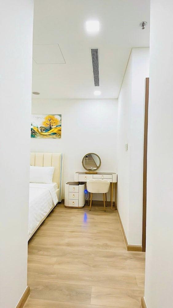 The Aquamarine Landmark Suites - Poolside Access at L4B