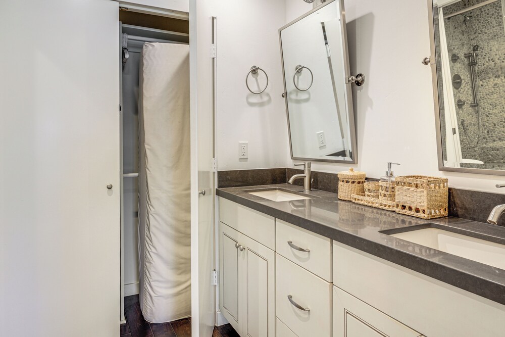 Resort Perks, Ocean Access: Solana Beach Townhome!