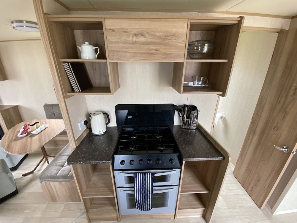 3 Bed 8 Berth Caravan in California Cliffs - D53 view 3
