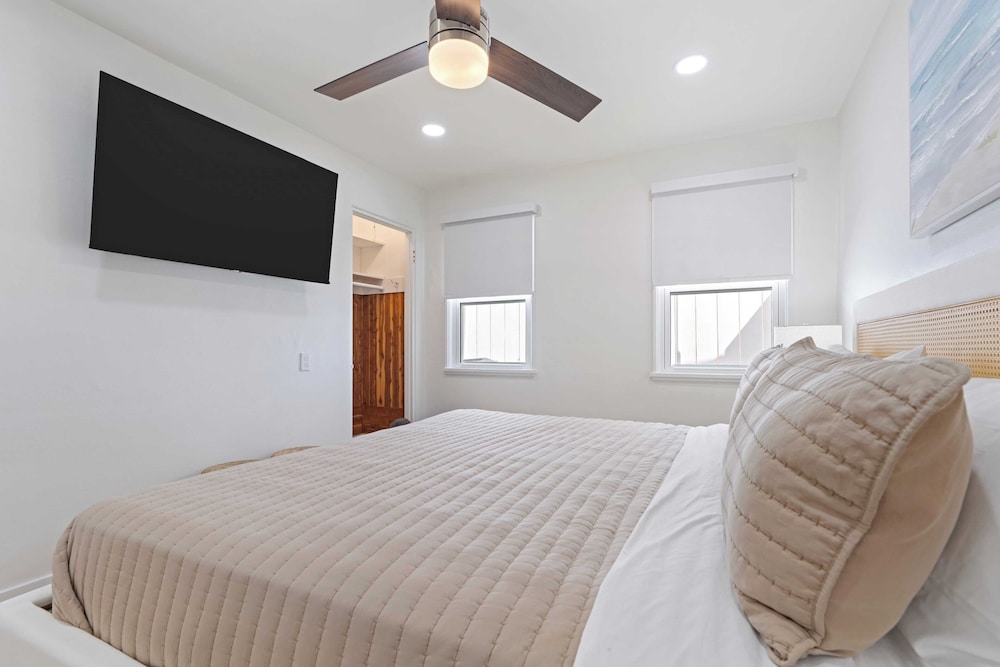 La Jolla Stay w/ Firepit & Walk to Beach Arenas