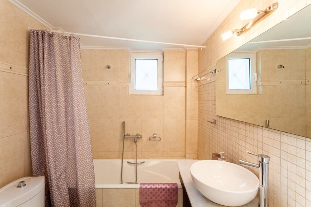 Verga Majestic Sunsets - Elegant Chic Retreat