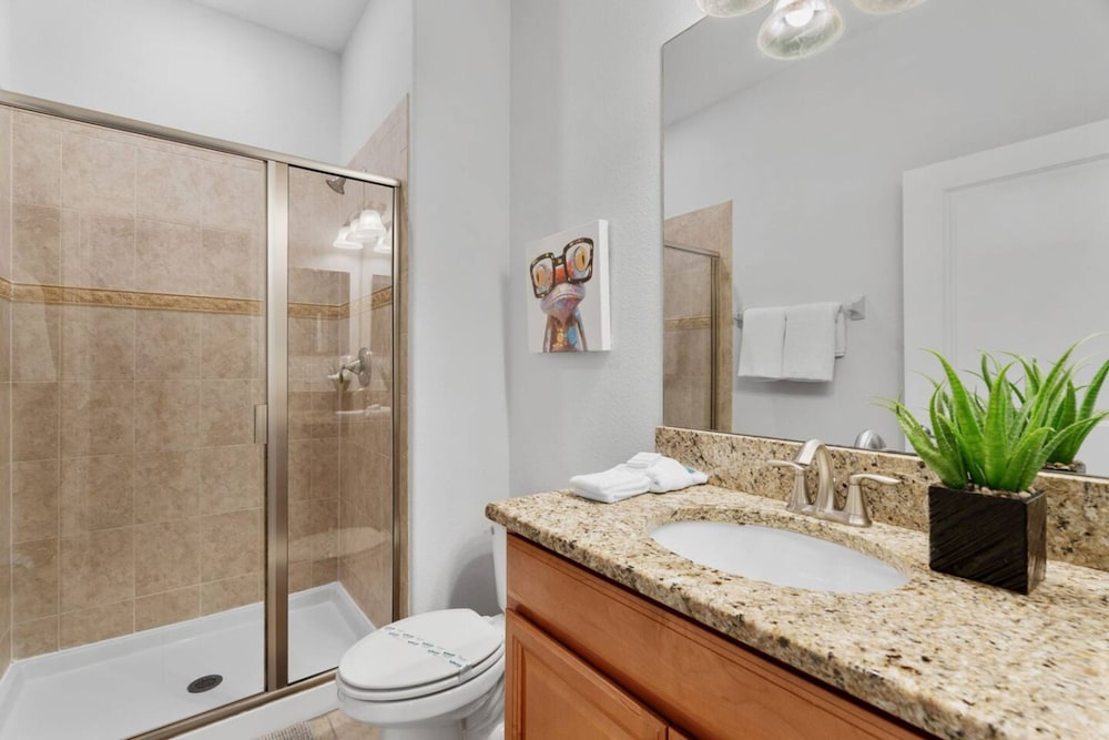 Amazing 4bdr Near Parks w Pool