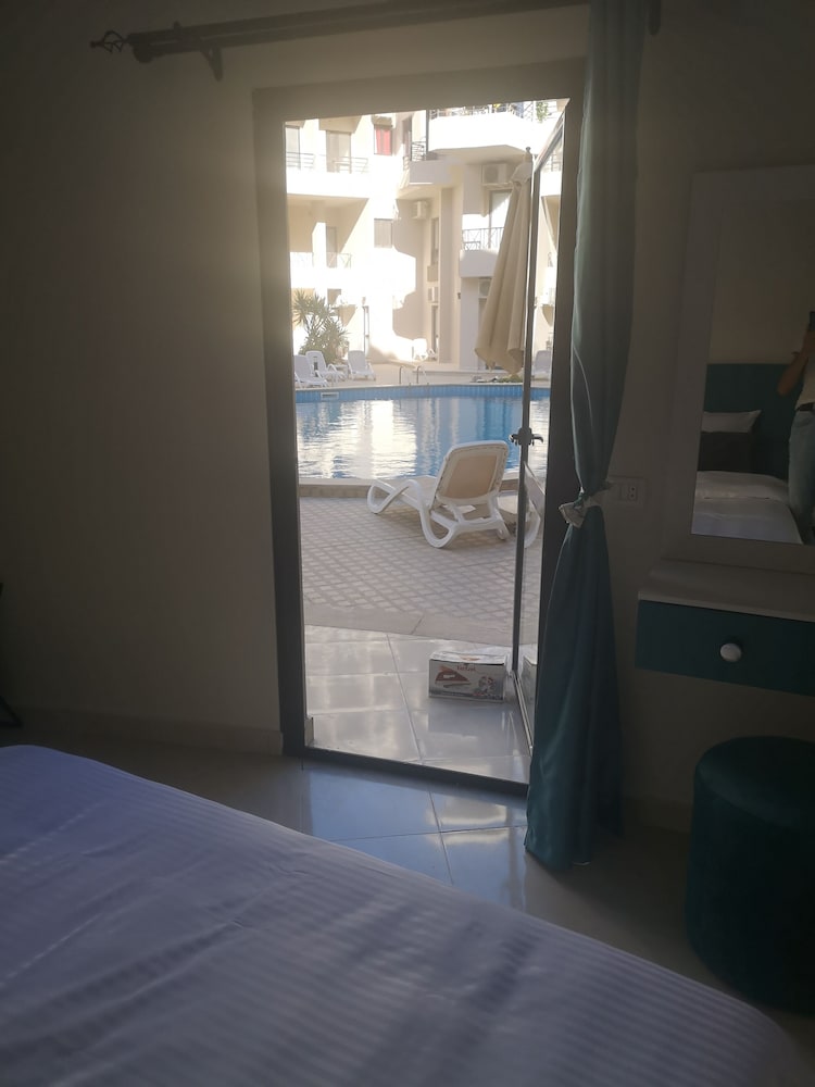 Chic Stylish Spacious Apt Poolside, Smarttv & Wifi
