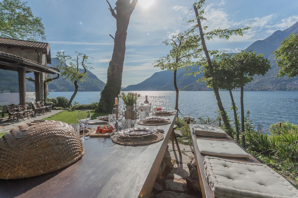 The Writer's Nest by Rent all Como