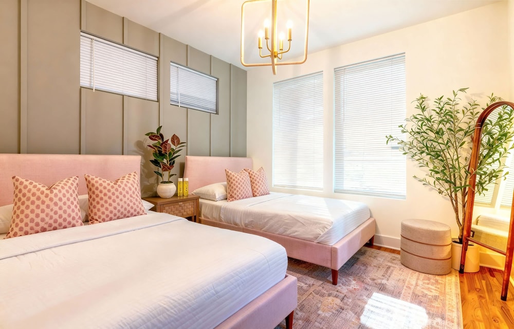 Luxury Retreat Double Rooftop Deck Game Room