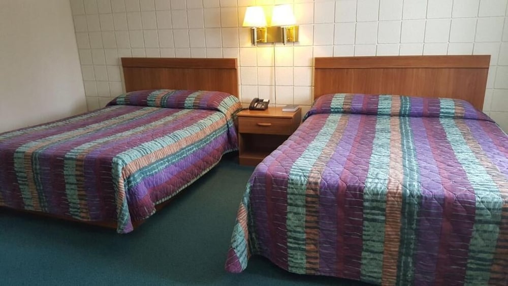 Oakridge Motel view 3