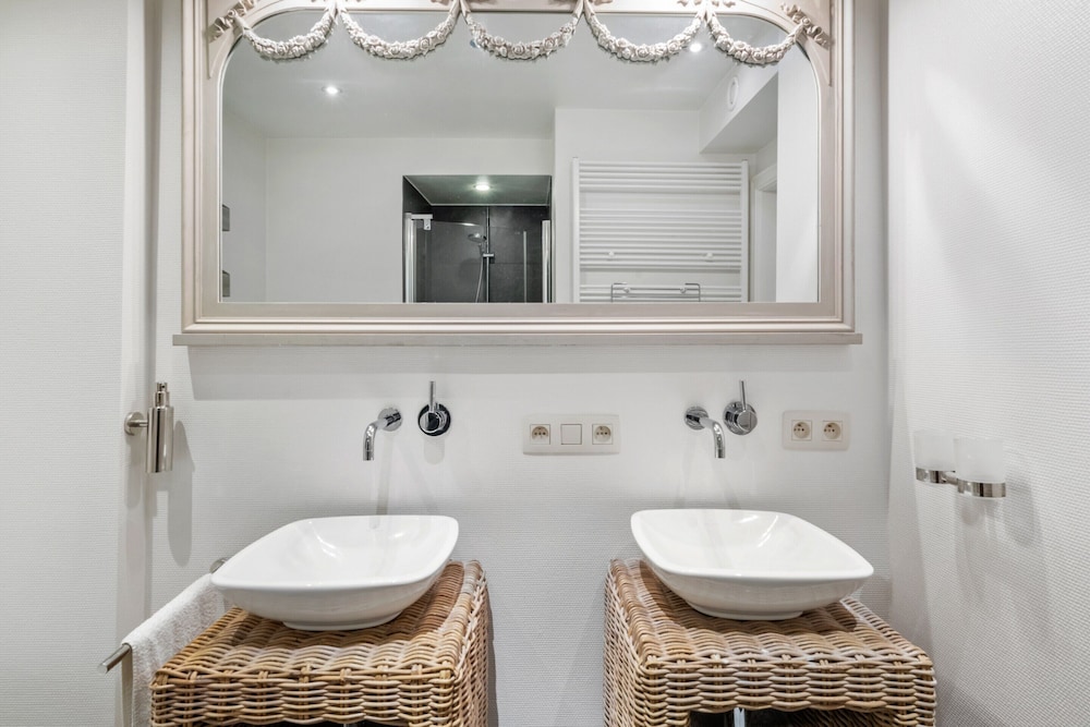 Luxury 4-bedroom Apartment With Large Terrace