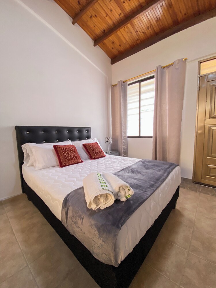 Hostal CaliView Inn