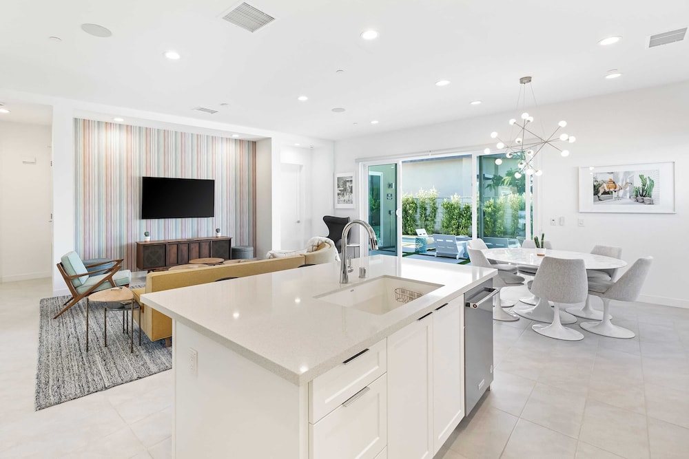 Lumen at Tahquitz: New Build With Pool, Fire Pit & Designer Interiors