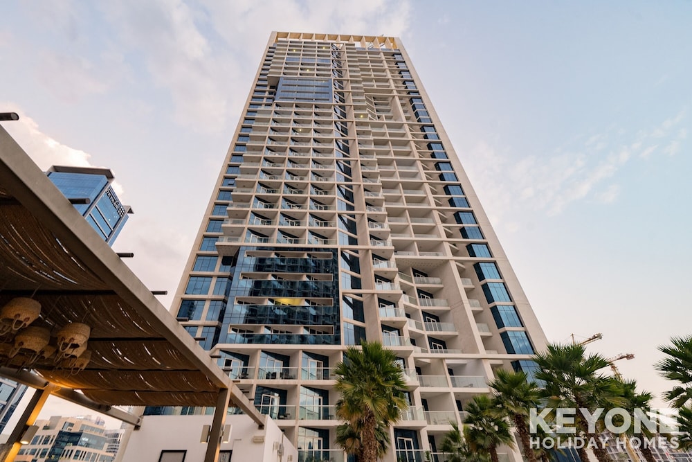 Elegant Studio Living in Privé