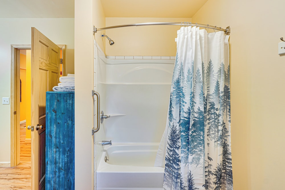 Near Historic Sites: Colorful Hyde Park Apartment!