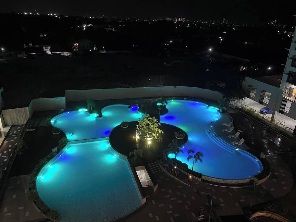 Modern Studio Poolside Balcony Near Mactan Airport
