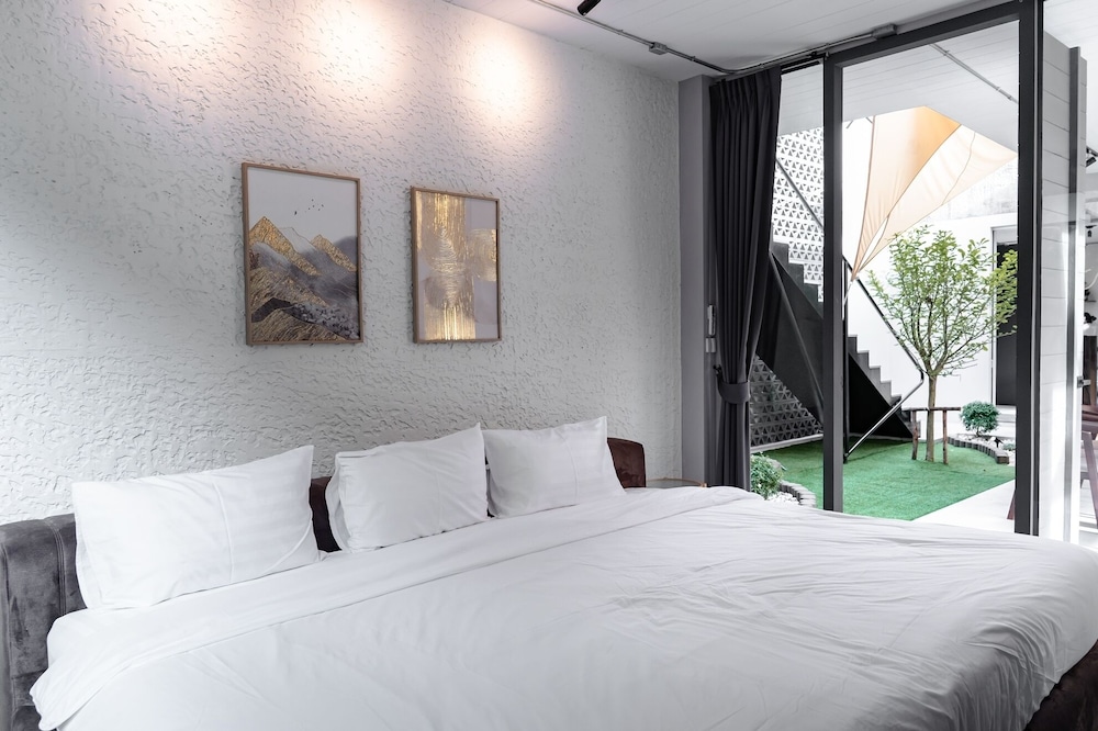 Taradol Premium Pool Villa