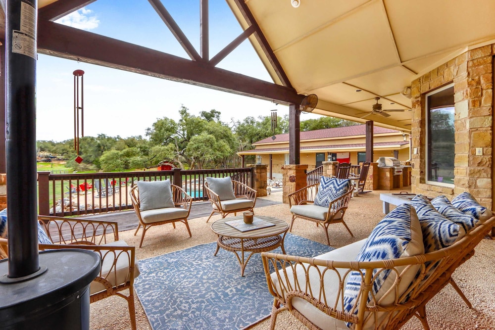 Piece of Haven A Hill Country Retreat for 7!