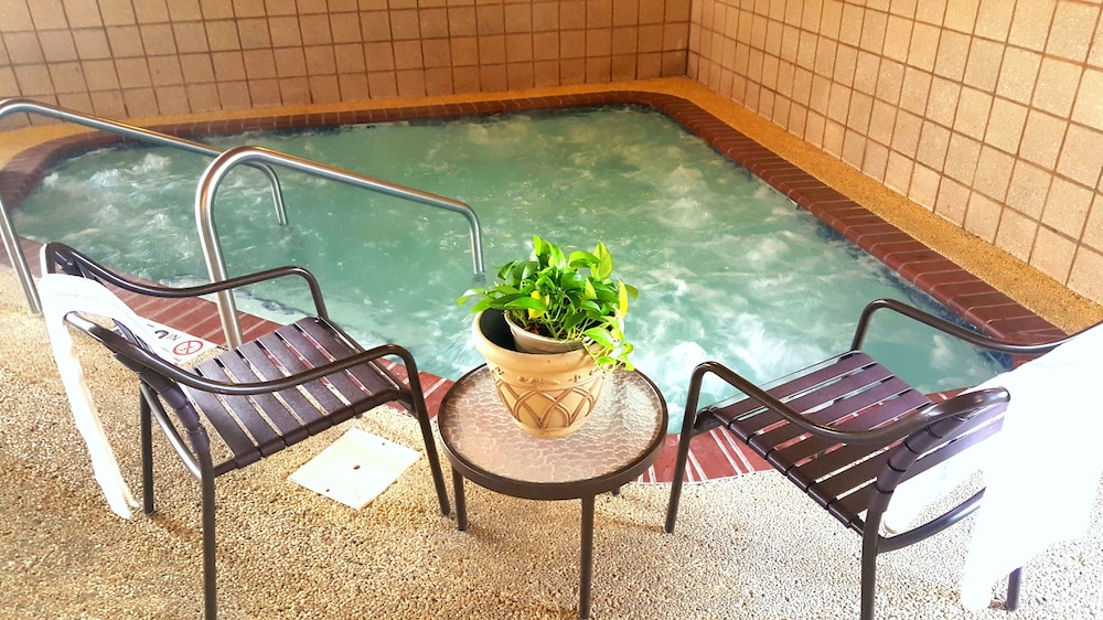 Garden City Vacations - AmericInn by Wyndham Garden City - Property Image 12