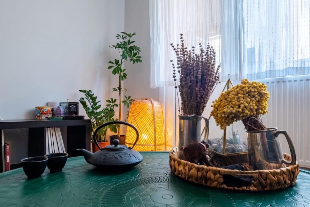 Eclectic Flat Near Metro With Terrace in Kadikoy