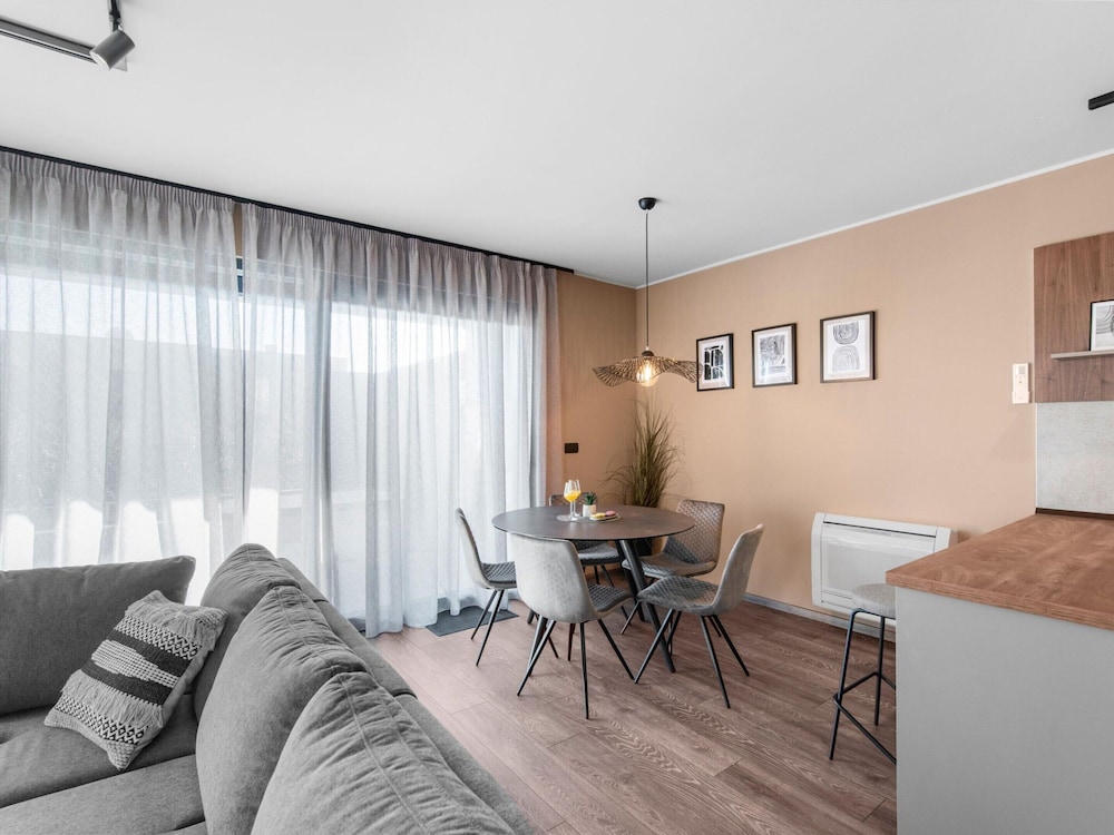 Apartment Near Beach With Pool