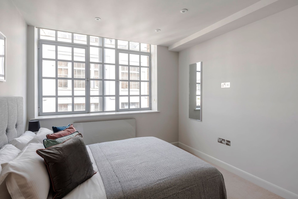 London s Calling - Farringdon - by Frankie Says