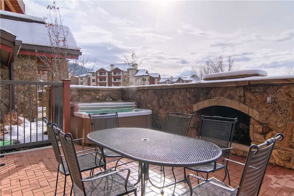 5111 Emerald Lodge, Trappeur's Crossing Apartment 2
