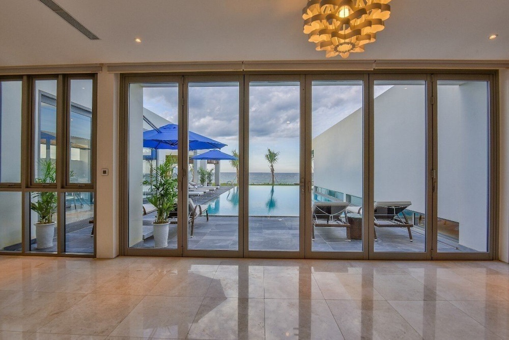 Luxury Yacht Villa