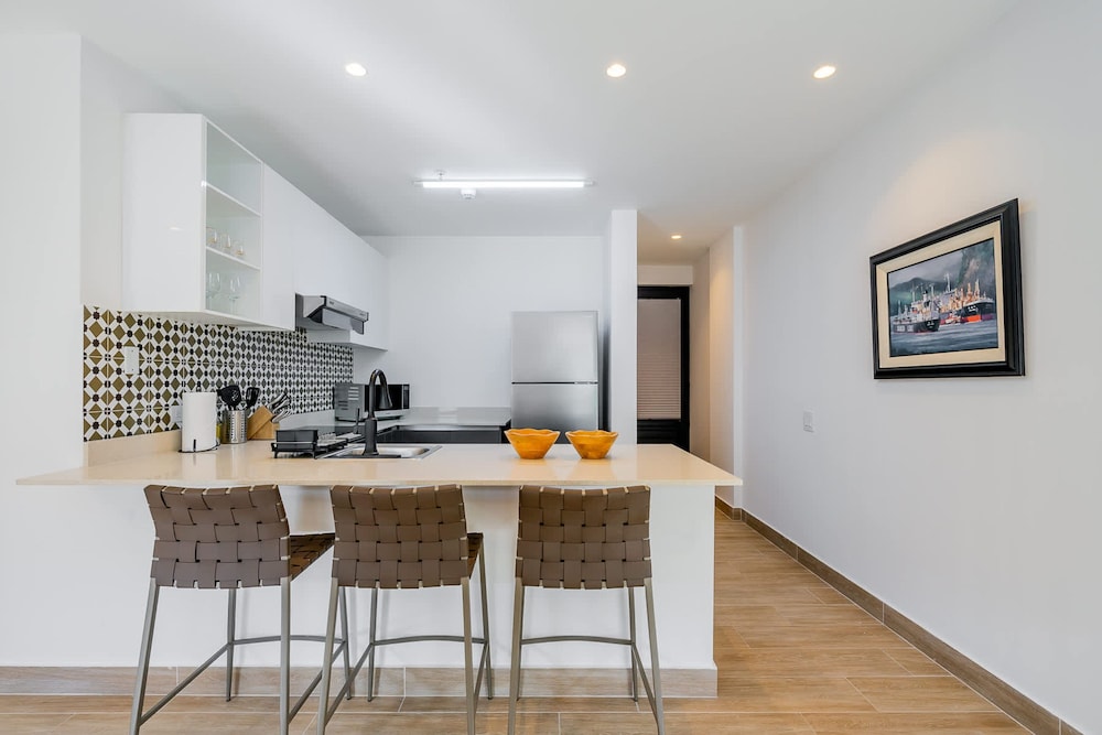 w Beautiful 2BR w Balcony in Casco Viejo