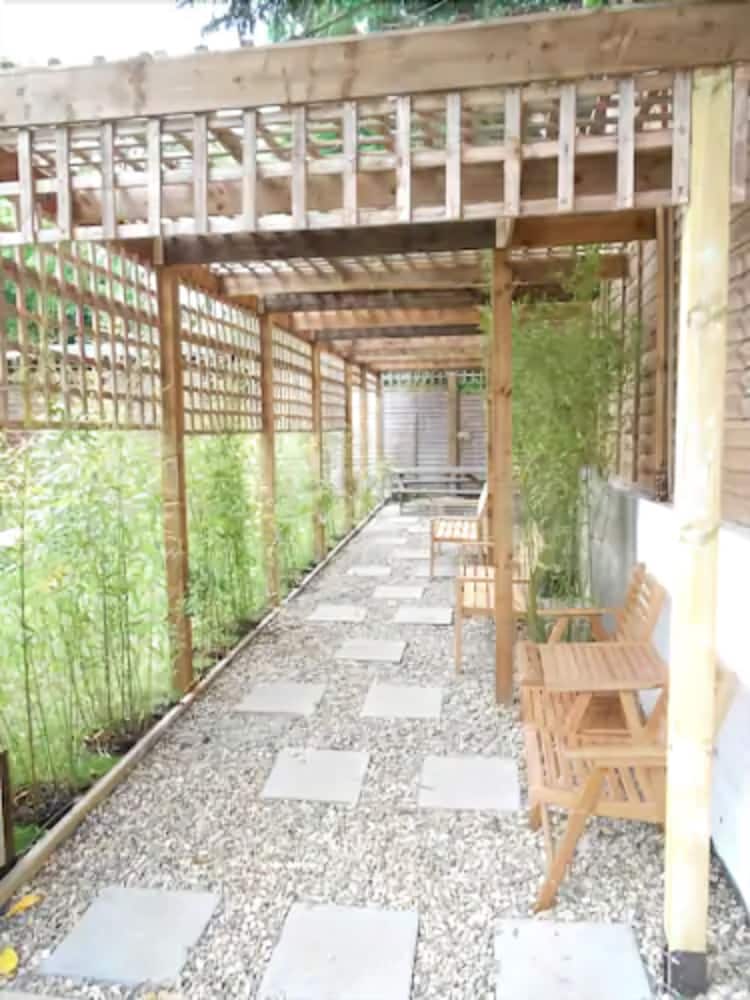 outdoor bbq area