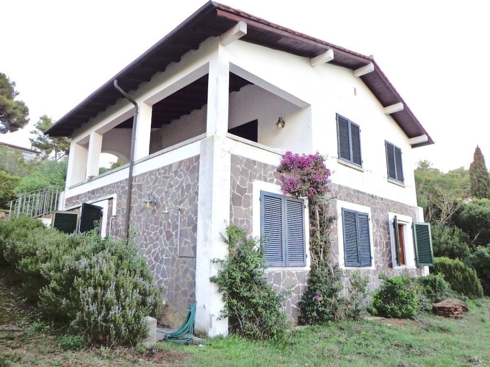 Villa With Garden and Terrace for 8 pax view 3