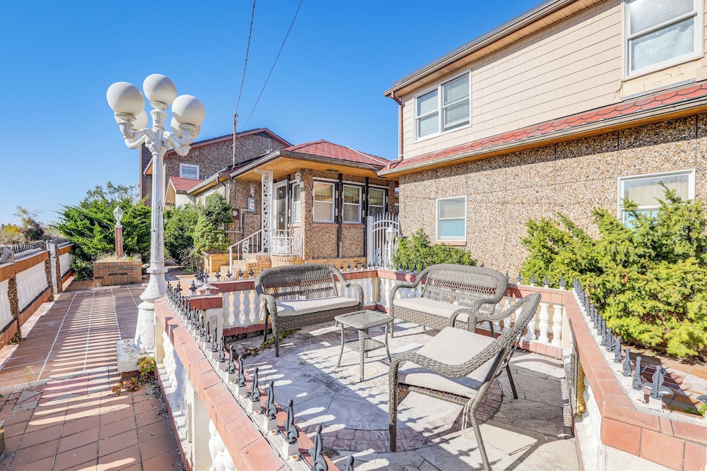 Beachfront Home ~ 7 Mi to Cape May!