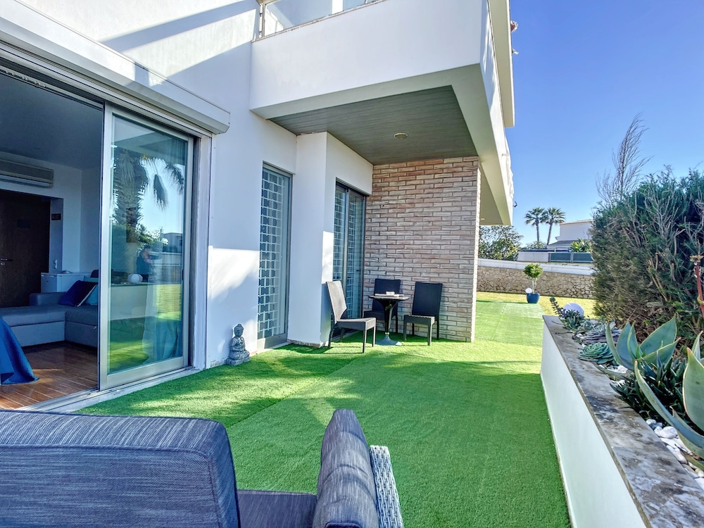 Hotel Aparts & Suites summer cascade Alvor - Image 1