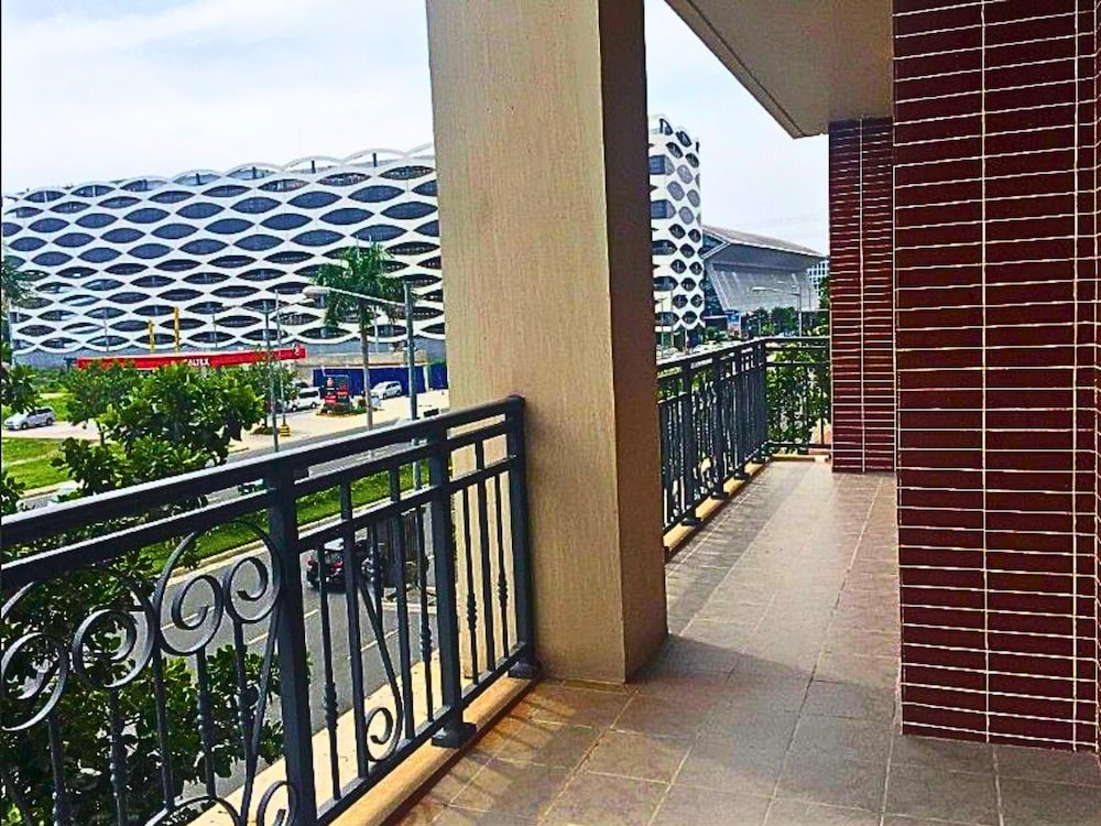 Stay Beside Mall of Asia Walk & Explore