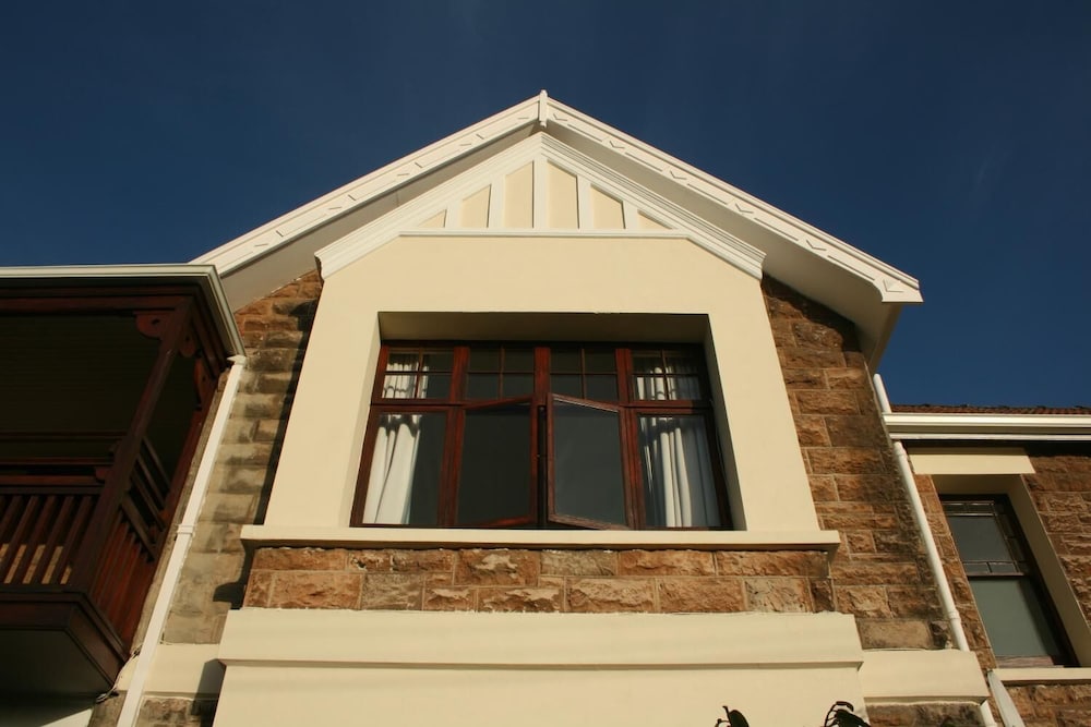 Reading House